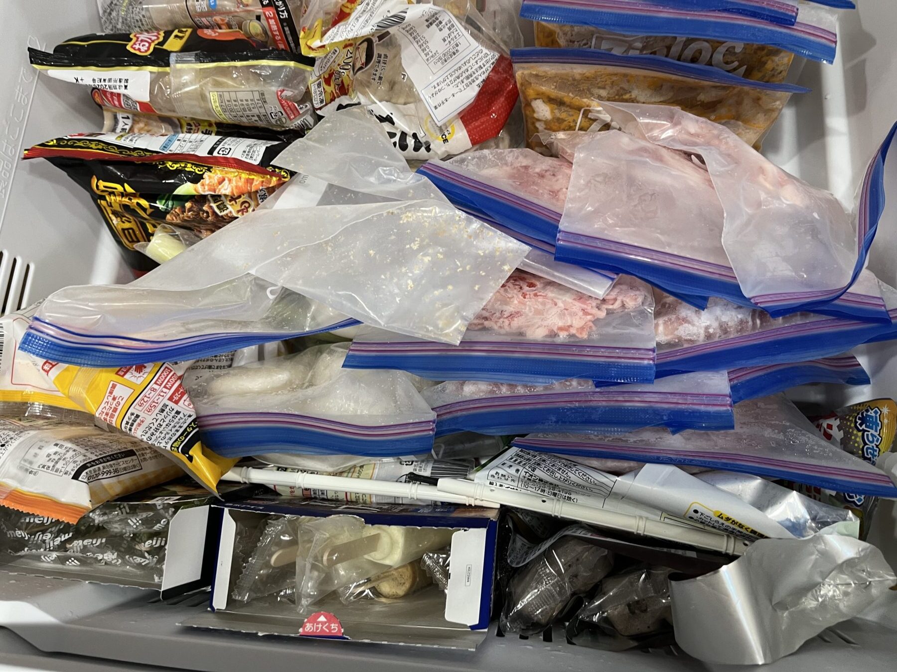 ぐちゃぐちゃな冷凍庫