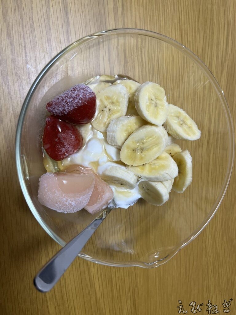 ヨーグルトとフルーツ