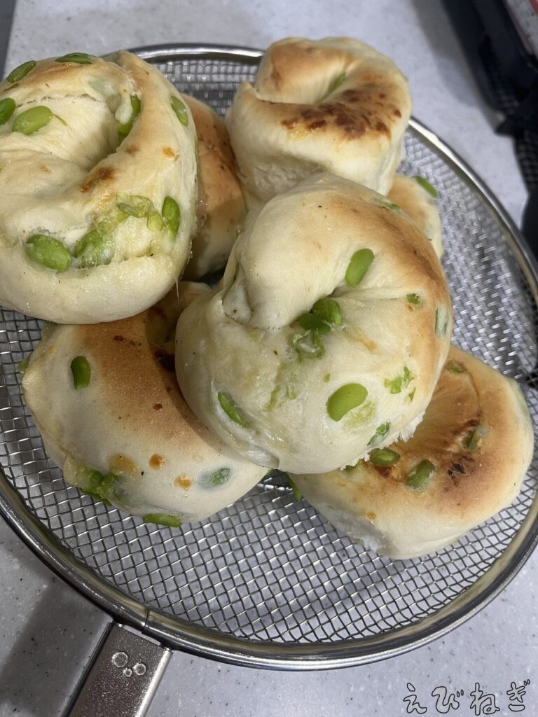 枝豆チーズ入りベーグル