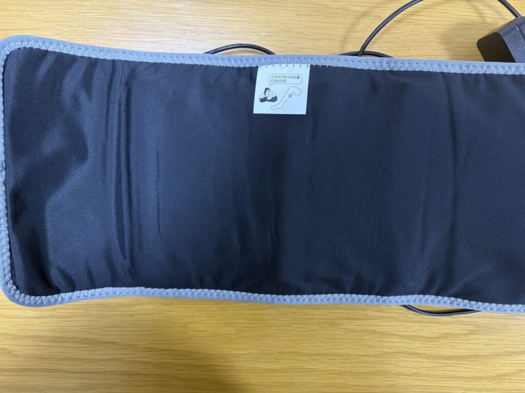 タグのある部分にふくらはぎを合わせる