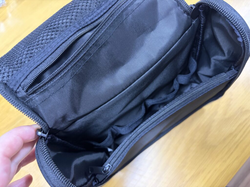 ポーチをあけた様子